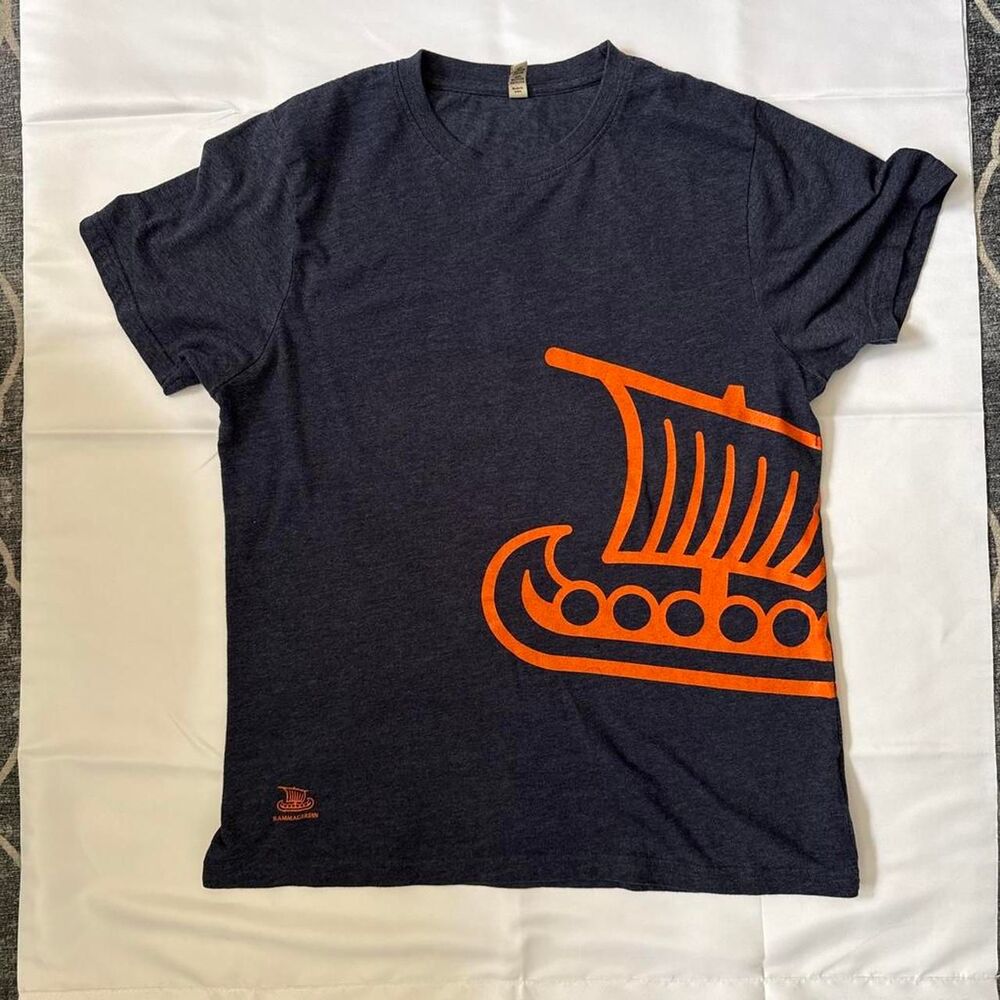 Unbranded Men's Navy and Blue T-shirt